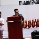दिल्ली: कॉकरोच जनता पार्टी के धरने में शामिल हुए चरण सिंह